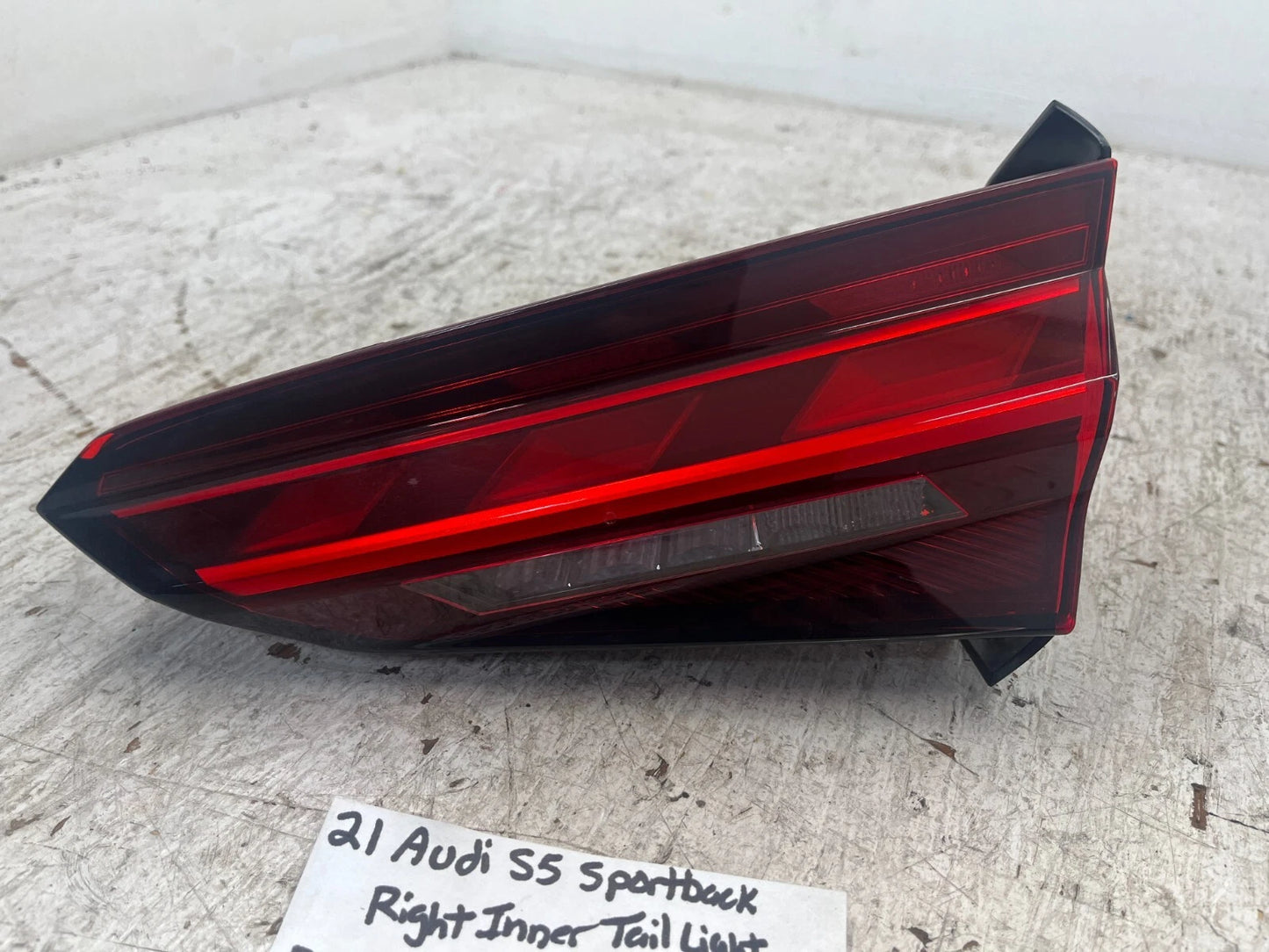 AUDI SPORT S5 RIGHT REAR INNER LED TAILLIGHT 8W6945094AB