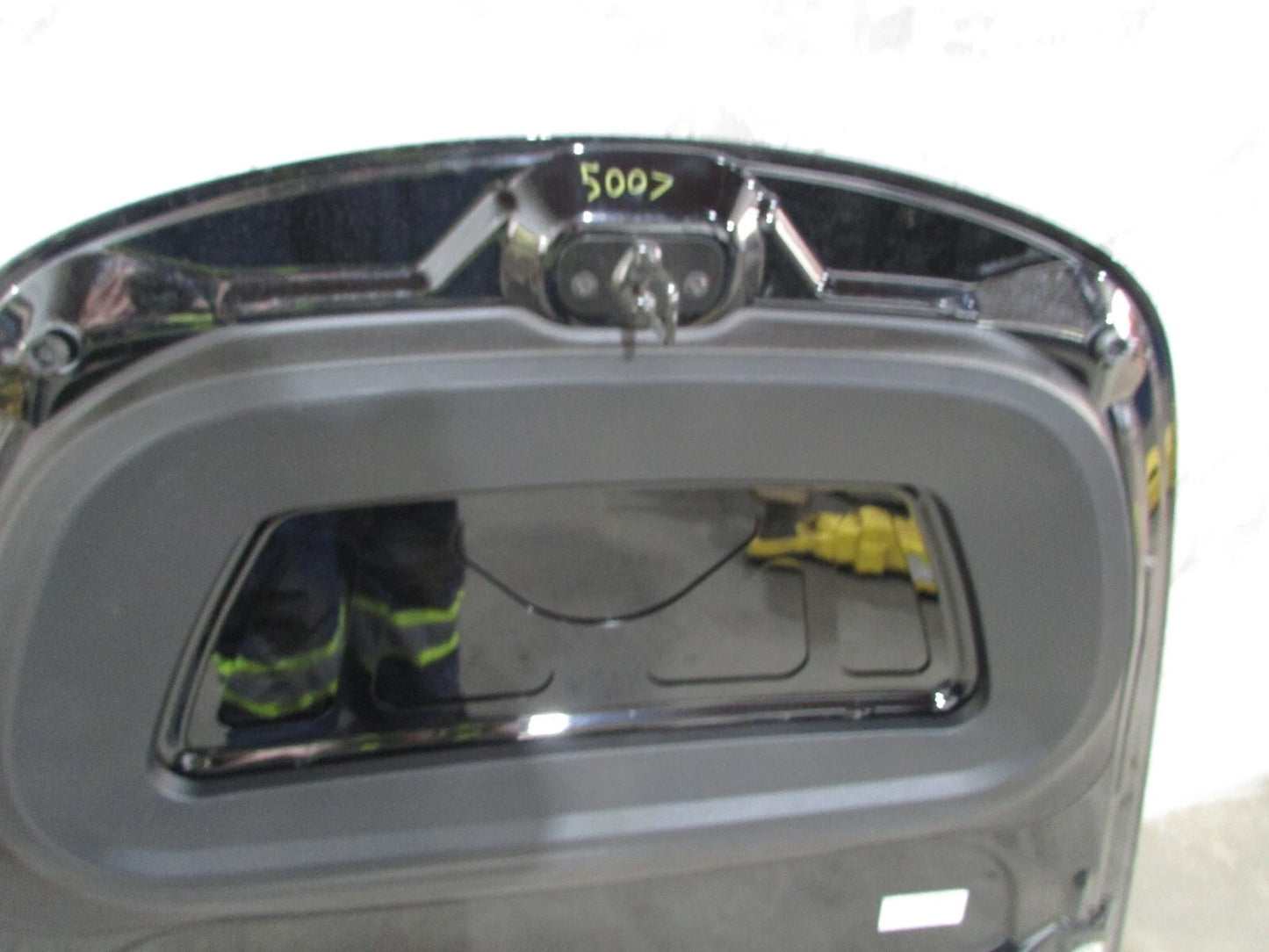 Tesla Model Y Hood 1493370-E0-A(Like New)