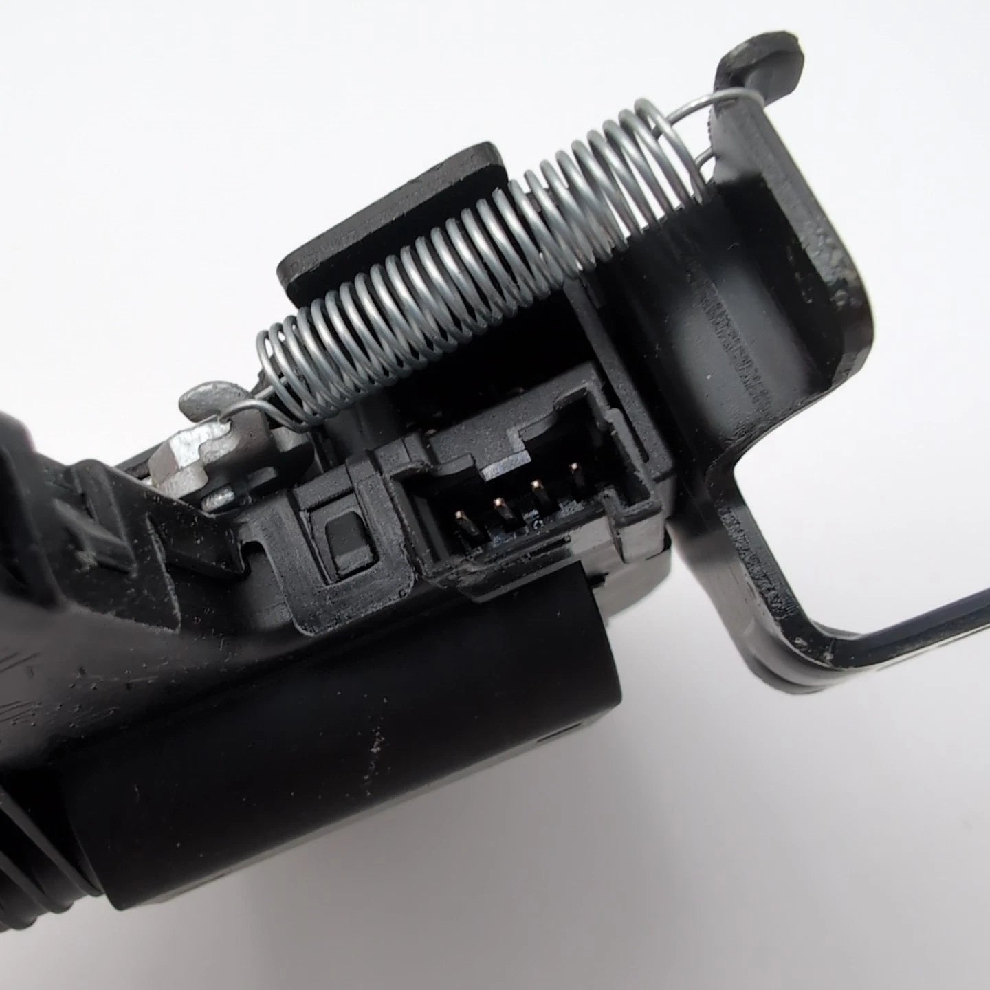 BMW X5 LEFT TAILGATE TRUNK LID LATCH LOCK ACTUATOR W/ MOTOR 51247461674