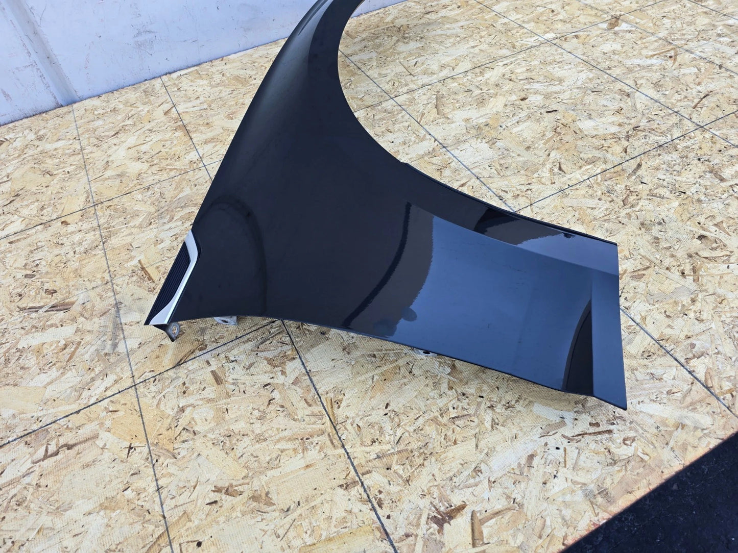 Audi A5 RIGHT SIDE FENDER 8W6821105