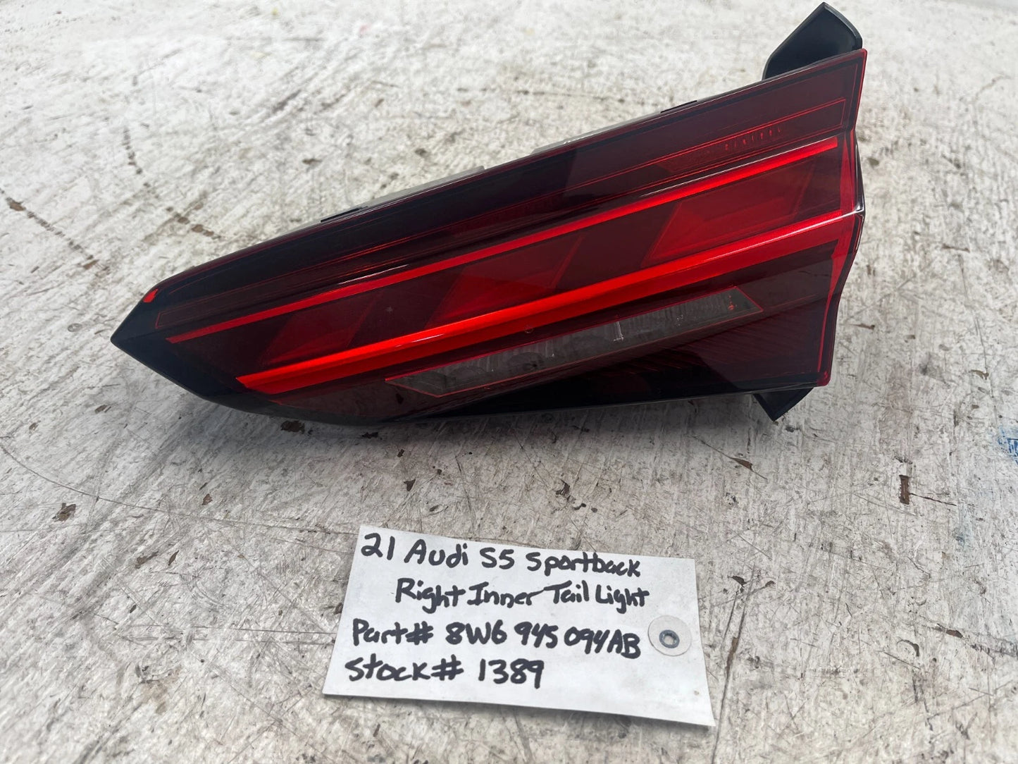 AUDI SPORT S5 RIGHT REAR INNER LED TAILLIGHT 8W6945094AB
